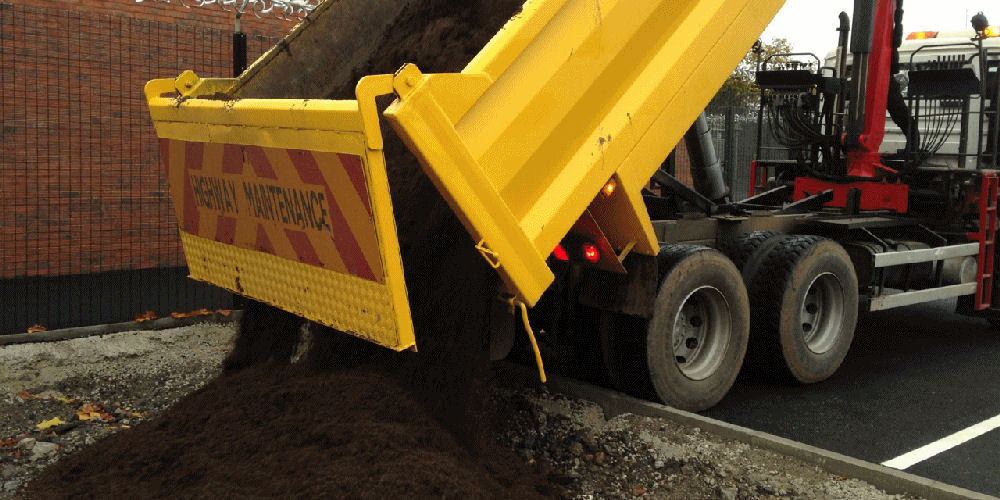 a soil delivery by a tipper